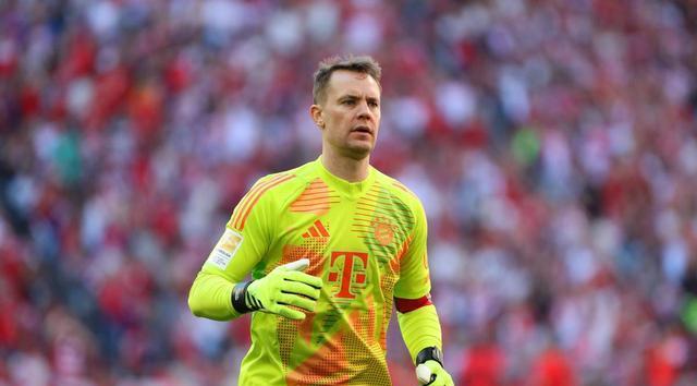 因此, 他跟随球队, 甚至在离开