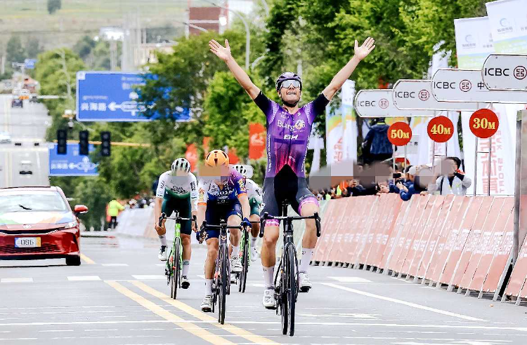 qE, 不当内容, 引发广泛争